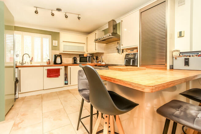 Kitchen/Breakfast...