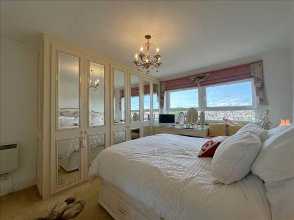 2 bed Flat for sale Image 11