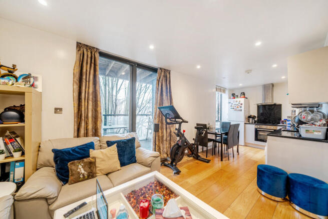 1401138-8-696e0c4...