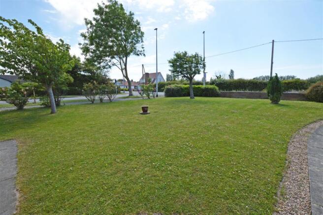 Front Garden View 2.jpg