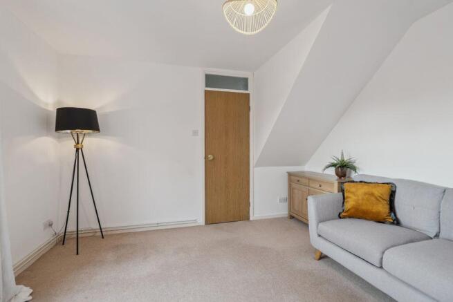 Bridgestone Drive, Bourne End photo 4
