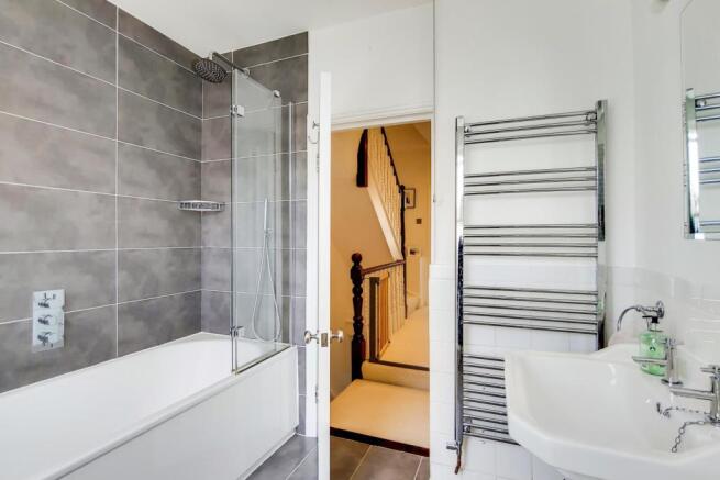 10_Bathroom-0.jpg
