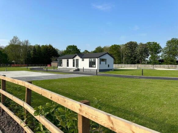 2 bed Park Home for sale Image 4