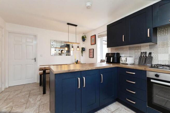 3 bed Semi-Detached for sale Image 5