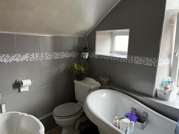 BATHROOM/WC.
