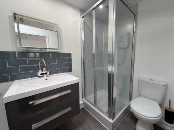 163b commercial shower room.jpg
