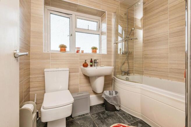 3 bed Terraced for sale Image 9