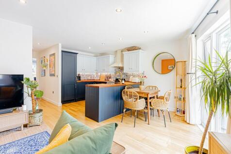 Lowther Road, Arcadia Court, N7