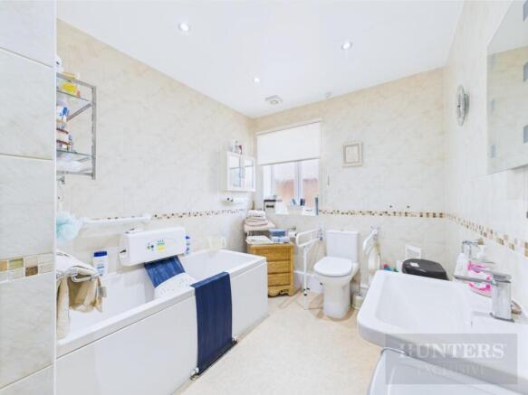 6 bed Detached Bungalow for sale Image 12