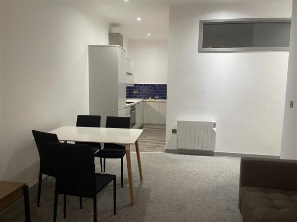 2 bed Apartment to rent Image 9