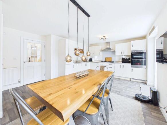 4 bed Detached for sale Image 7