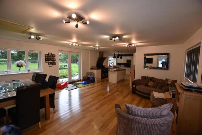 Kitchen/Dining Room