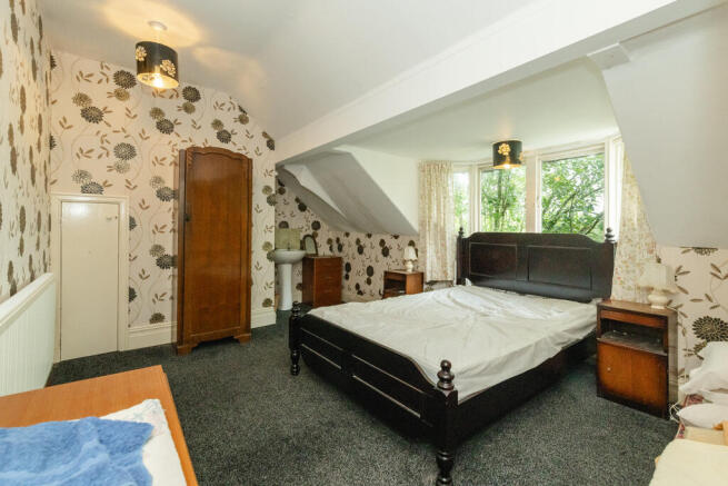 6 bed Detached for sale Image 8