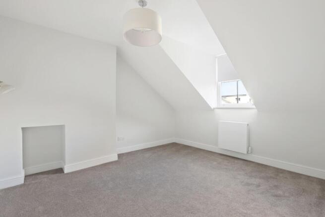 5. BEDROOM.JPG