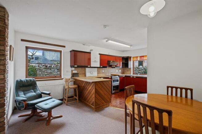 KITCHEN/DINING ROOM