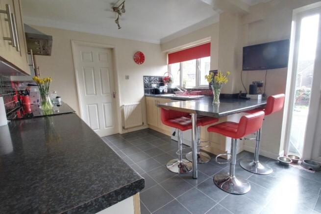 KITCHEN/BREAKFAST