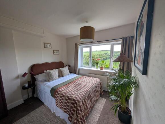 3 bed House for sale Image 8