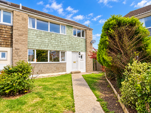 3-bed semi-detached on St. Cleers Orchard, Somerton, £275,000