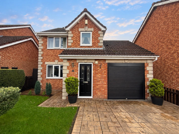 3-bed detached on Spey Close, Mapplewell, Barnsley, £325,000