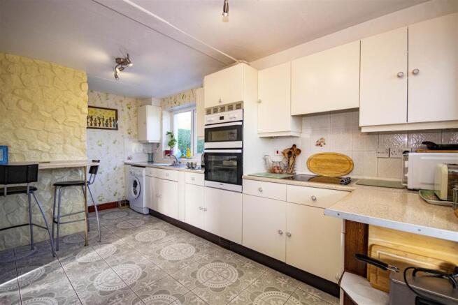 KITCHEN/ BREAKFAST ROOM