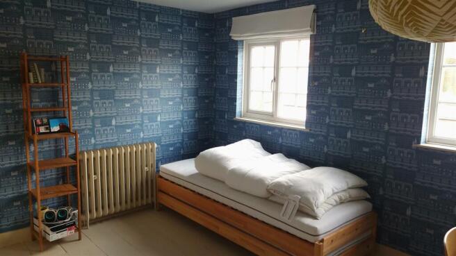 Bedroom 2 01.JPG