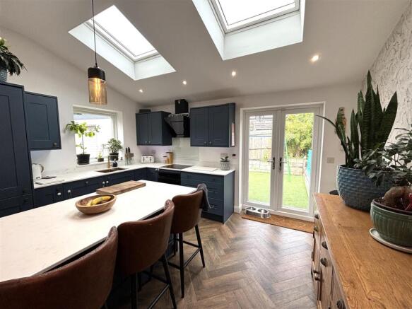 3 bed Semi-Detached for sale Image 10