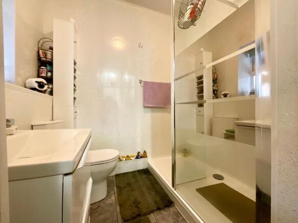 3 bed Flat for sale Image 10