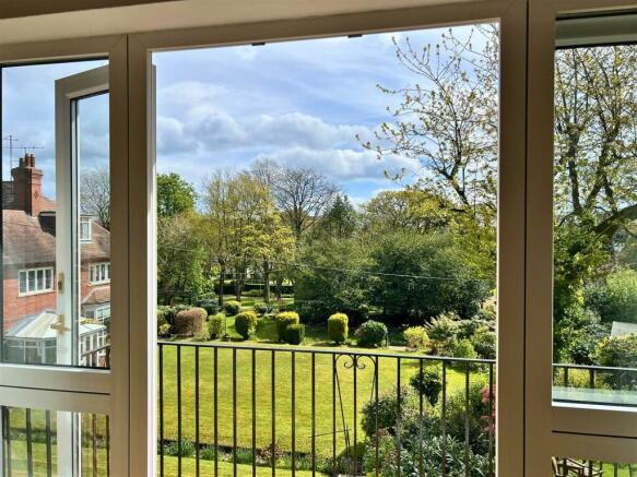 3 bed Apartment for sale Image 8