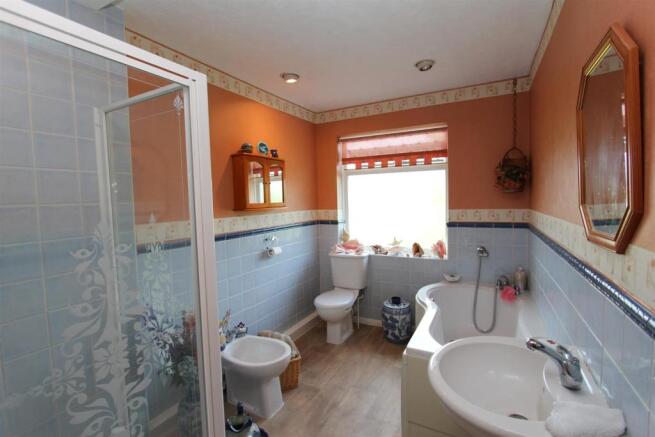 Westbury bathroom.jp