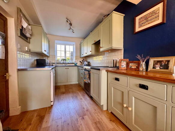 4 bed Detached for sale Image 6