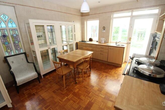 4 bed Bungalow for sale Image 4
