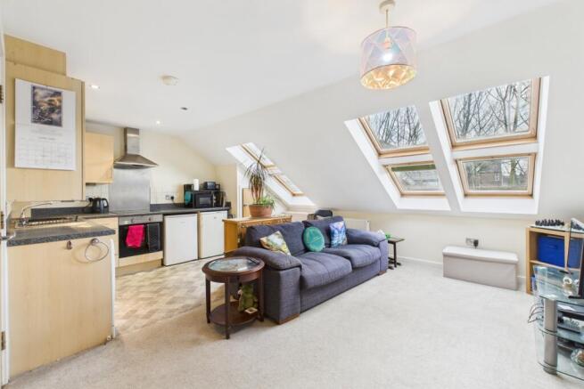 CAM03162G0-PR0385-STILL005