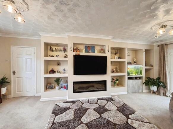 4 bed Detached for sale Image 8