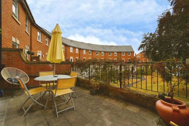 4 bed Terraced for sale Image 5