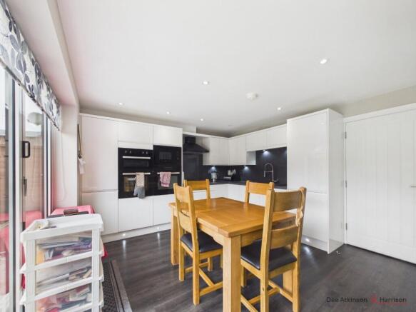 3 bed Semi-Detached for sale Image 7