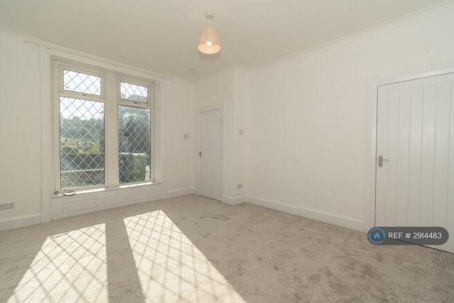3 bed Terraced to rent Image 8
