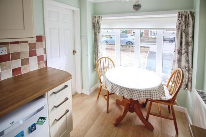 High Ridge Avenue, Rothwell, Leeds photo 4