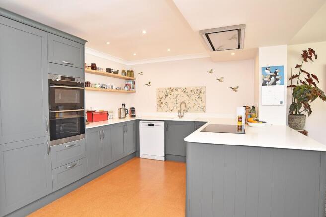 4 bed House for sale Image 10