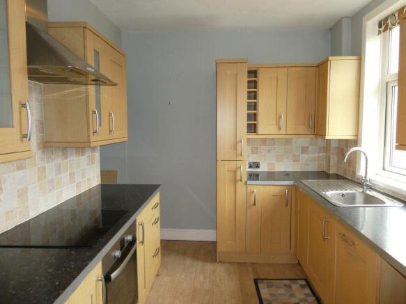 2 bed Terraced to rent Image 4
