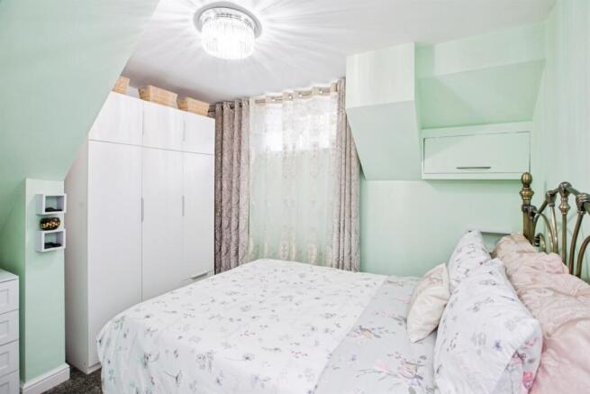 2 bed Flat for sale Image 7