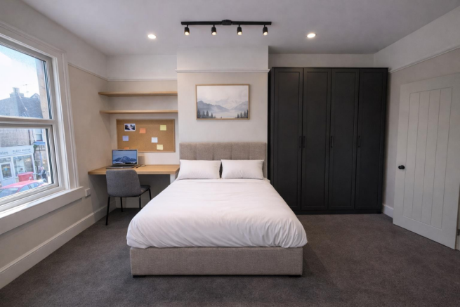 Bedroom 1 - Desk in Alcove.png