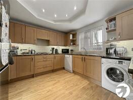 107, Chatham Hill, Luton, Gillingham ME7 5PJ