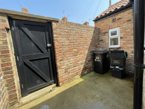6 bed Detached for sale Image 10