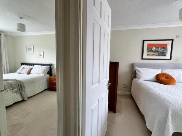 3 bed Semi-Detached for sale Image 12