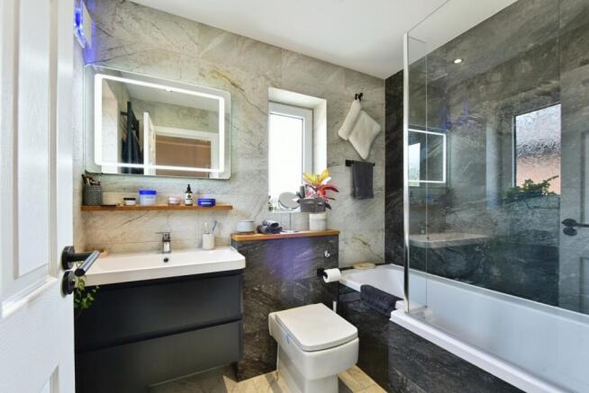 3 bed Semi-Detached for sale Image 11