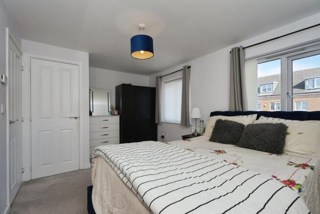 3 bed Semi-Detached for sale Image 8
