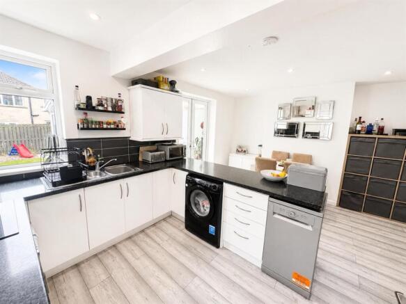 3 bed Semi-Detached for sale Image 5