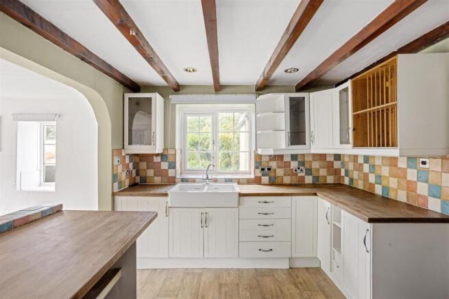 5 bed Detached for sale Image 5