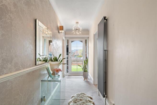4 bed Detached Bungalow for sale Image 11