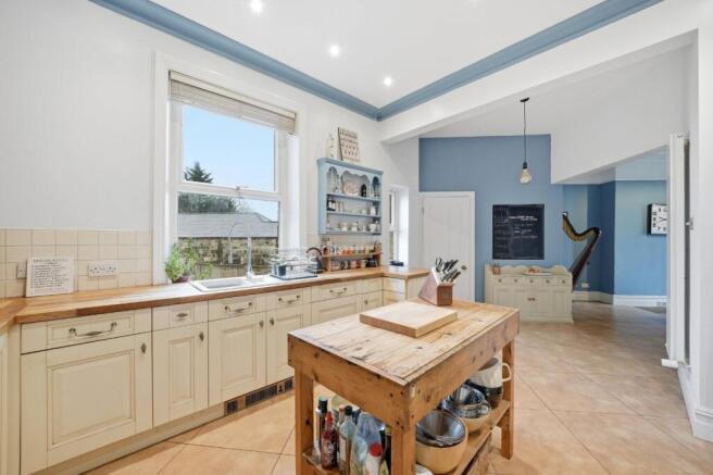 6 bed Terraced for sale Image 6